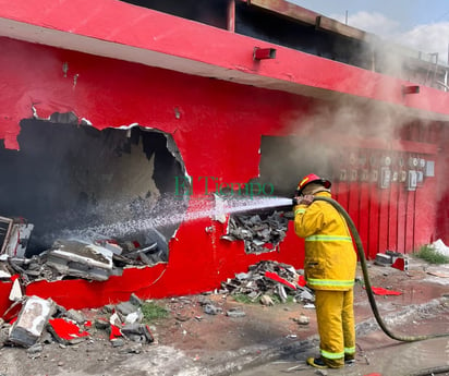 Cortocircuito provocó incendio de Super Colchones y Central de Dulces