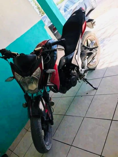 Ladrones roban motocicleta del estacionamiento de Cenit Fabricaciones