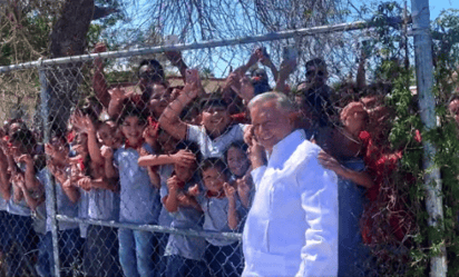 VIDEO: '¡Presidente, Presidente!'; AMLO presume recibimiento de niños en China, NL