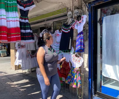 Altos costos por vestir a un niño para festejar el día de la independencia 