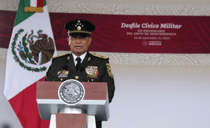 Llama Luis Cresencio Sandoval a la unidad nacional durante desfile de Independencia