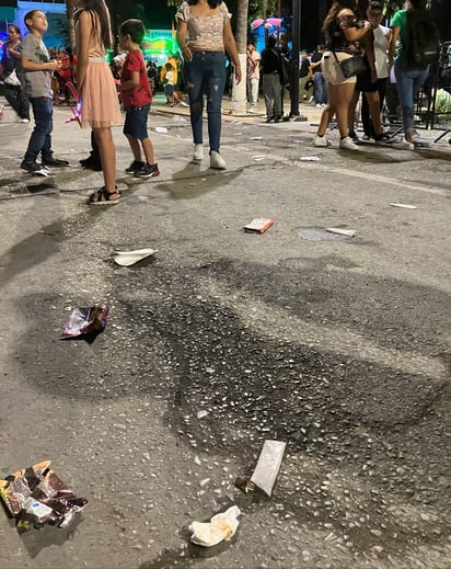 Saldo blanco en la noche del Grito; Basura por montones en la plaza 