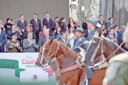 MARS preside el desfile por la Independencia 