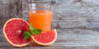 ¿Cuáles son los beneficios de tomar jugo de toronja?