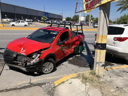 Cafre provoca choque en la Santa Mónica y se da a la fuga