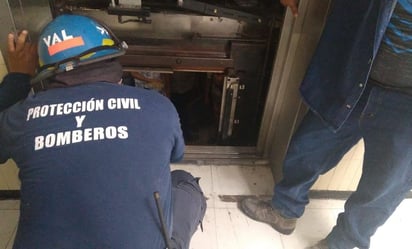 Dos adultos mayores quedan atrapados en elevador del ISSSTE en Veracruz