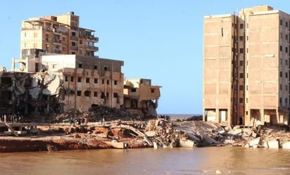 En Libia dividen ciudad inundada de Derma para contener posibles brotes de enfermedades