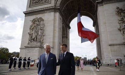 Carlos III inicia su primera visita a Francia recibido por Macron