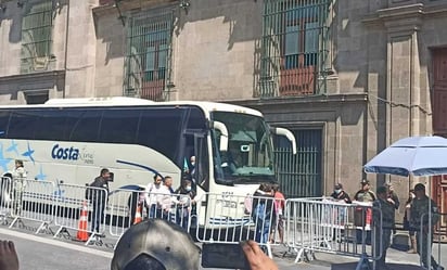 Caso Ayotzinapa: Termina encuentro entre AMLO y padres de normalistas en Palacio Nacional