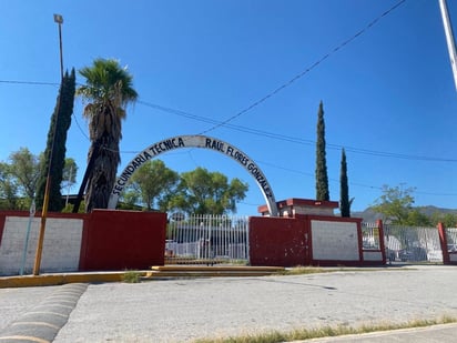 Estudiantes de la secundaria 76 por fin regresan a clases 