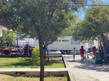 Primaria Suzanne Robert de Pape recibe aula móvil 