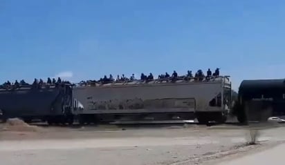 Migrantes continúan su camino hacia Piedras Negras; Ferromex no ha parado