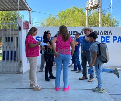 Padres cierran otra vez la escuela Suzanne Robert de Pape