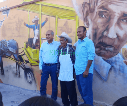 Monclovenses rindieron homenaje a “El Tío” con un mural tras 100 años de vida