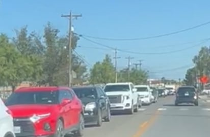 ¡Interminables! Las filas para cruzar de Eagle Pass a Piedras Negras por el Puente Dos