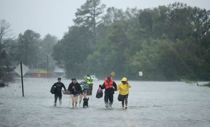 Tormenta tropical Ophelia toca tierra en Carolina del Norte y deja sin luz a miles de hogares