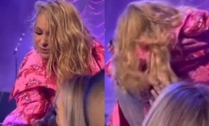 VIDEO: Paulina Rubio rompe en llanto en el escenario al recordar a su madre, Susana Dosamantes