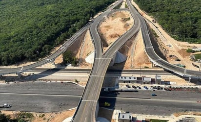 Casi colocada en su totalidad la vía del tramo de Palenque a Cancún del Tren Maya: AMLO