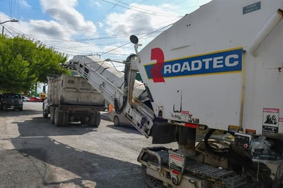 Pavimentan calles en las Villas del Carmen en Piedras Negras