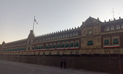 Caso Ayotzinapa: Accesos a Palacio Nacional amanecen con vallas por marcha