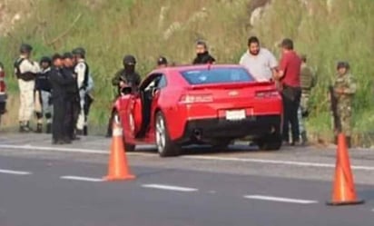 Matan a mando de la FGR sobre su Camaro en carretera de Ocozocoautla, Chiapas