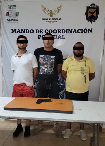 Trío de delincuentes caen con armas de juguete 