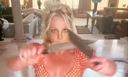 Britney Spears recibe visita de la policía, tras publicar el video de los cuchillos