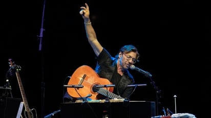 Al Di Meola sufre un infarto en el escenario de Rumanía y se encuentra estable