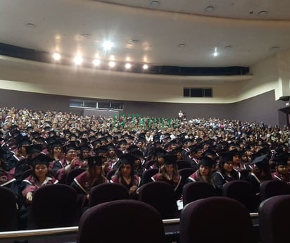 220 licenciados egresan de la Universidad Vizcaya de las Américas Monclova