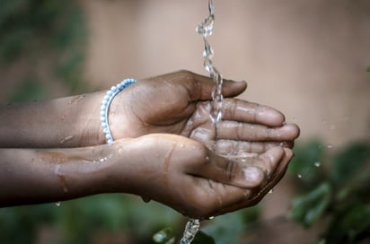 Disminuye el consumo de agua por temperaturas más agradables 