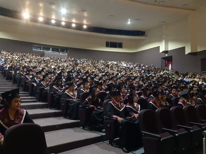 220 licenciados egresan  de la Universidad Vizcaya