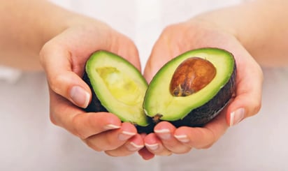 Aprende a utilizar la semilla de aguacate para revitalizar tu piel.: La semilla de aguacate es una verdadera joya que merece un lugar en tu rutina de skincare. 