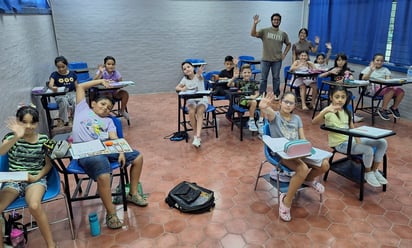 Alumnos de la FIME asesoran  en matemáticas a niños de primaria