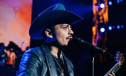 Christian Nodal ama la vida que tiene con Cazzu, alejado de todo donde nadie lo reconoce