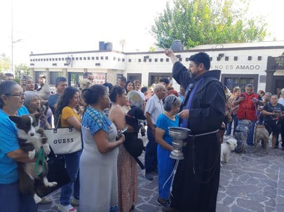 Iglesia San Francisco de Asís bendice a mascotas por día del Santo patrono de los animales