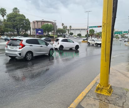 Choque por alcance causa trafico vial en el bulevar Harold R. Pape