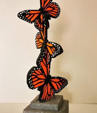 Se ha completado el 70% de la construcción del monumento a la mariposa monarca que se ubicará en el parque de Acuña