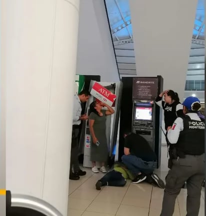 Niño cae de escaleras en plaza comercial de Cumbres en Monterrey 