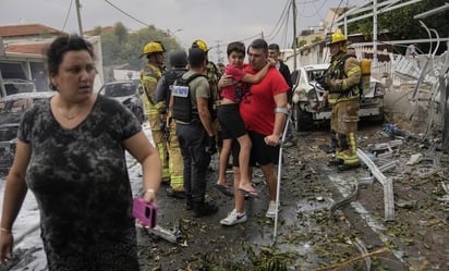 Israel promete bloqueo total a Gaza y bombardea el territorio gobernado por Hamas tras incursión