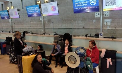 Ocho mexicanos logran salir del aeropuerto de Israel