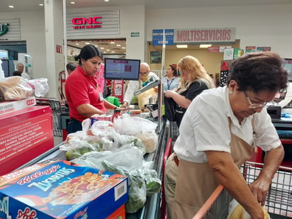 Inflación baja al 4.45%, pero los precios siguen subiendo