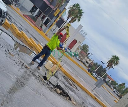 Baches monstruosos causan estragos en las calles de Monclova