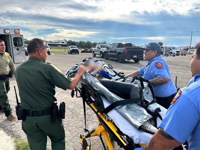 Joven migrante da a luz a orillas del Río Bravo en Eagle Pass