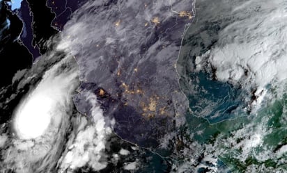 VIDEO: Con truenos y ráfagas de viento, así luce el ojo del huracán 'Lidia'