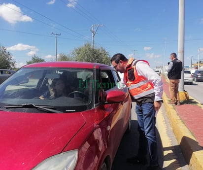 En operativo de seguridad revisan placas vigentes