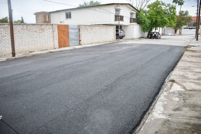 Edil inaugura recarpeteo en la colonia Nísperos