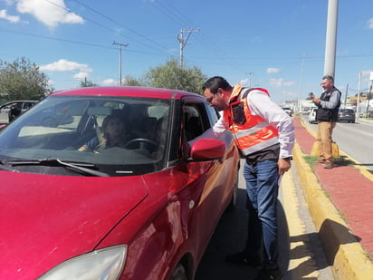 Con operativo invitan a actualizar placas a los automovilistas