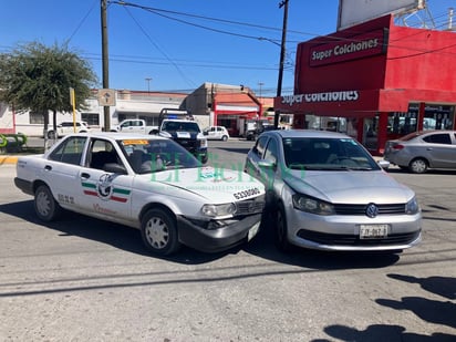 Dama provoca choque en la Zona Centro de Monclova