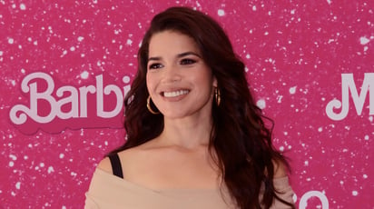 Los deslumbrantes atuendos de America Ferrera que te inspirarán a adoptar el 'Barbiecore': 
Descubre cómo esta talentosa actriz nos transporta al mundo de Barbie con sus elecciones de moda.