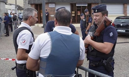 Muere un profesor en un ataque con cuchillo en liceo de Francia